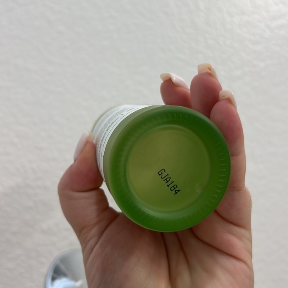 NEW Farmacy
Deep Sweep 2% BHA Pore Cleaning Toner with Moringa + Papaya - Picture 6 of 7